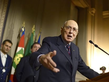 El presidente italiano, Giorgio Napolitano, en rueda de prensa desde el Palacio del Quirinale.