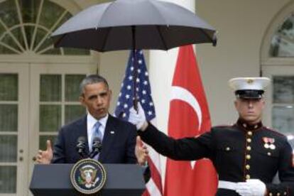 El presidente estadounidense, Barack Obama (i), comparece en una rueda de prensa. EFE/Archivo