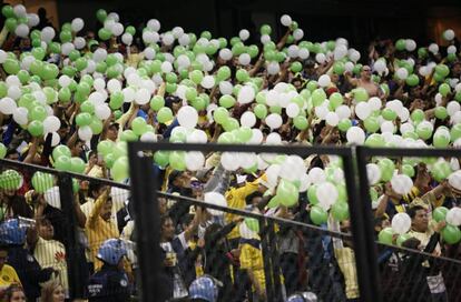Aficionados homenajean a las víctimas del Chapecoense.