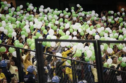 Aficionados homenajean a las v&iacute;ctimas del Chapecoense.