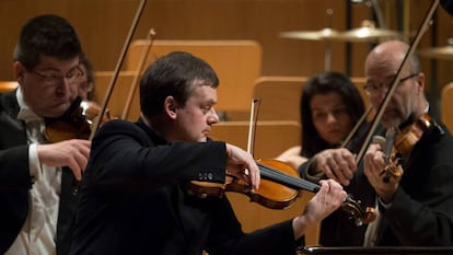 Frank Peter Zimmermann con un Stradivarius, en el concierto que ofreci&oacute; el 25 de febrero en el Auditorio Nacional de Madrid.