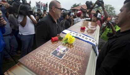 Enterro da Miss Honduras, encontrada morta na quarta-feira passada.