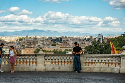 Vista de Roma desde la terraza de Belvedere del Gianicolo terrace.