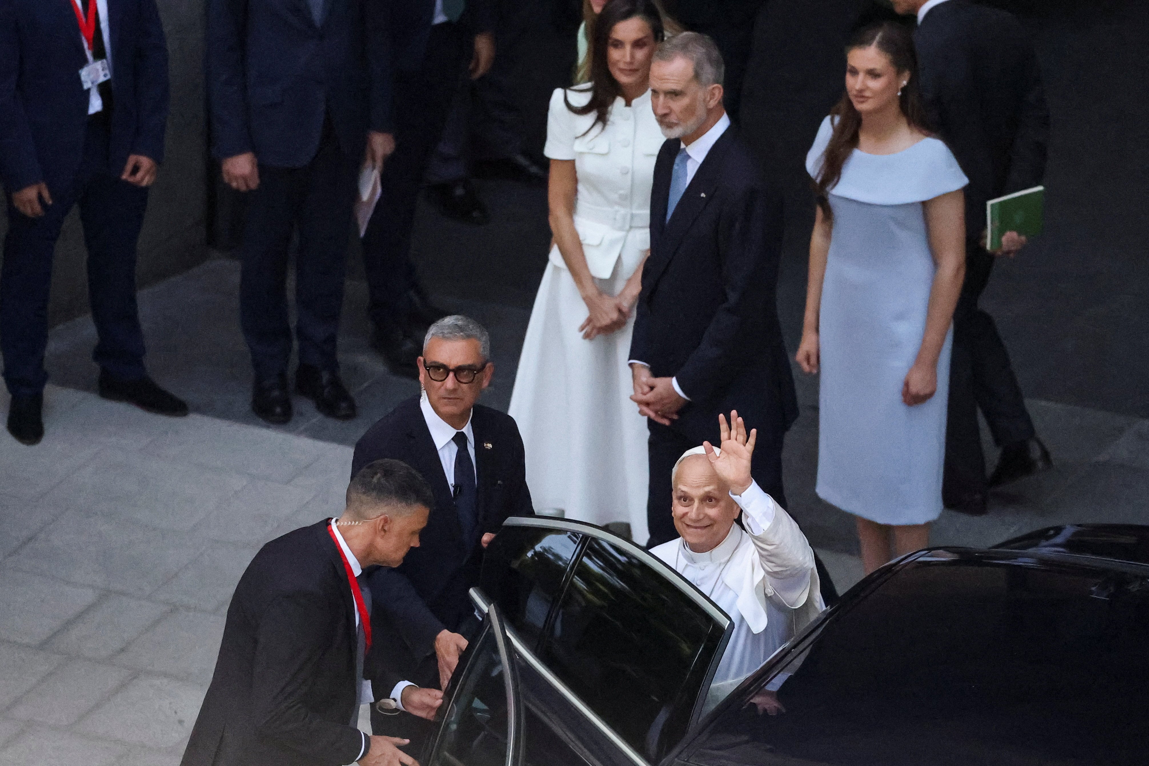 El segundo día de la visita del papa León XIV a Madrid, en imágenes