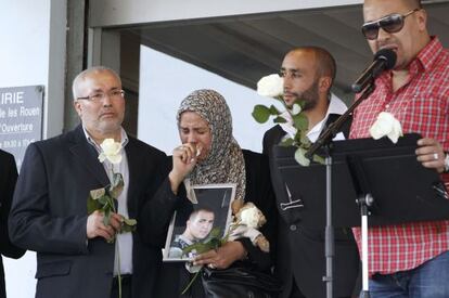 La familia de uno de los paracaidistas asesinados por Mohamed Merah.