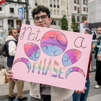 MADRID, SPAIN - SEPTEMBER 23: A man with a sign that reads: 'Not Phase', participates in a rally for the International Day of Bisexual Visibility, in the Plaza de Callao, on 23 September, 2021 in Madrid, Spain. As every September 23rd, since 1999, the International Bisexual Awareness Day is celebrated with the aim of protesting against their invisibilization and to end the stereotypes that society has for this group. (Photo By A. Perez Meca/Europa Press via Getty Images)