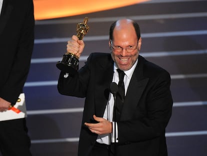 Scott Rudin recoge un Oscar por 'No es país para viejos' en 2008.
