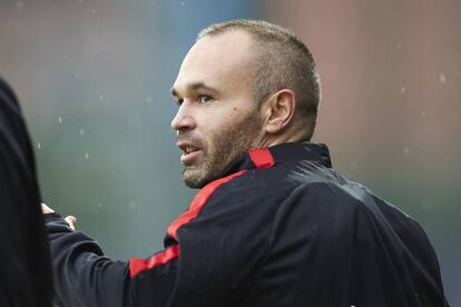 Andrés Iniesta durant un entrenament amb el Barça.