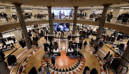 Interior de la macrotienda de Zara en Barcelona.