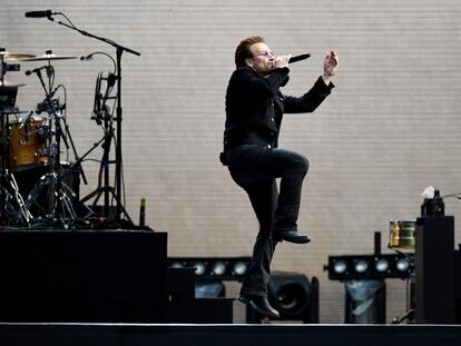 Bono en un concierto en el Twickenham Stadium de Londres, durante su gira 'Joshua Tree Tour', en 2017.