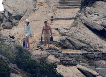 Carla Bruni y Nicolas Sarkozy después de bañarse en Cap Negre, en el departamento francés de Lavandou.