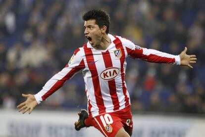 Agüero celebra su gol ante el Espanyol.