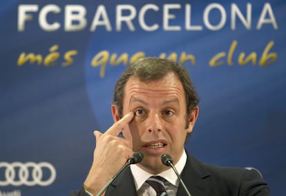 Sandro Rosell, durante una rueda de prensa en su etapa como presidente del Barcelona, en 2011.