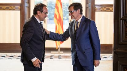 El presidente del Parlament, Josep Rull (a la izquierda), recibía a Salvador Illa, líder del PSC, en la ronda de consultas para designar candidato el miércoles.