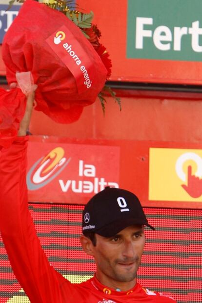 Bennatti en el podium con la camiseta roja.