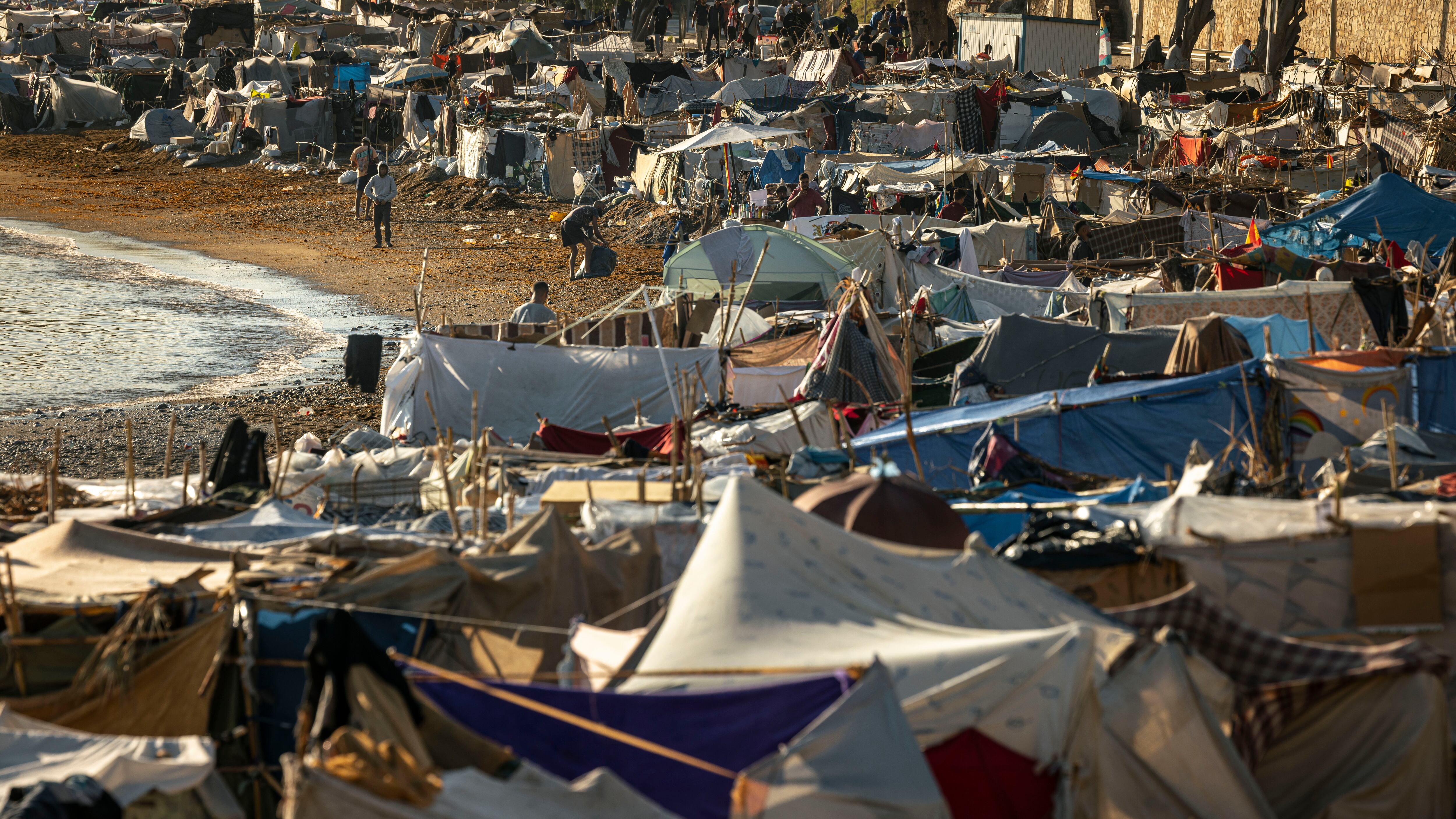 Crisis en Ceuta y actualidad política, en directo | Puente: “Los campamentos están ya terminados y se iba a trasladar hoy a unos 1.800 migrantes”
