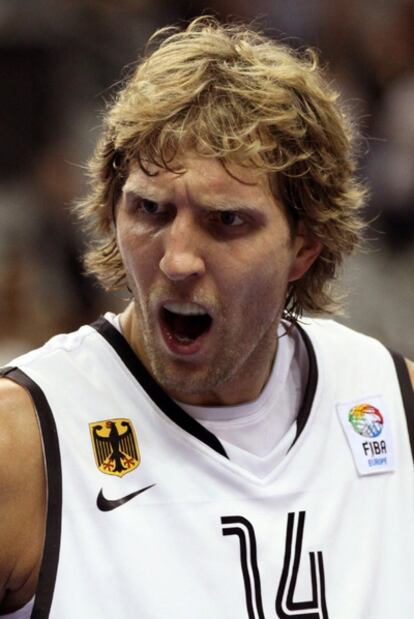 Dirk Nowitzki, durante un partido de preparaci¨®n de Alemania.