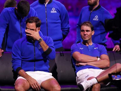 Roger Federer y Rafael Nadal, emocionados el día 23, cuando el suizo disputó en Londres el último partido de su carrera profesional.