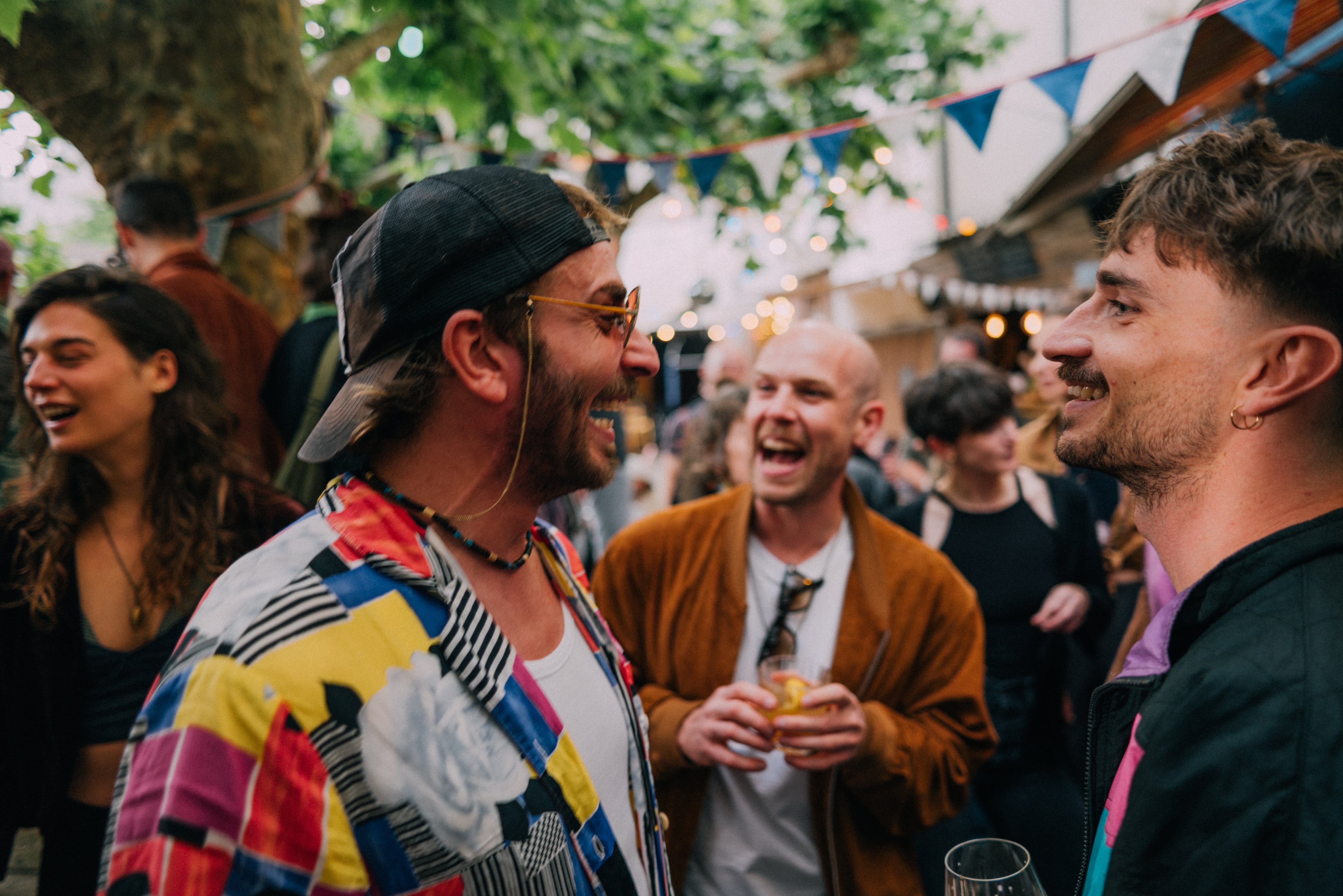 Tengamos la fiesta en paz: cómo hacer las presentaciones para que todo el mundo se sienta cómodo