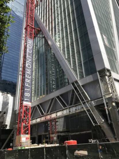 Últimos retoques de un edificio icónico en el corazón de los negocios en San Francisco.