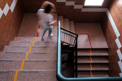 En el colegio de Infantil y Primaria Barrio Cota, del municipio de Ingenio (Gran Canaria), como en otros muchos de Canarias, el profesorado trabaja a marchas forzadas para poder comenzar este martes 15 de septiembre las clases, con todas las medidas de seguridad pertinentes ante la covid-19.