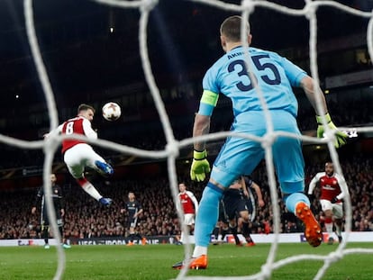 Golpeo de espuela de Ramsey en el tercer gol del Arsenal ante el CSKA.