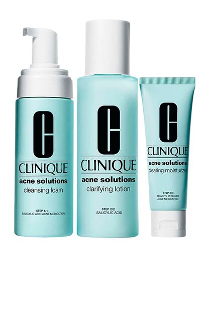 Tres de los clásicos productos de Clinique para pieles grasas en un formato cómodo y fácil de transportar: exfoliante, gel e hidratante facial. Ideal para las vacaciones (29,31 euros).