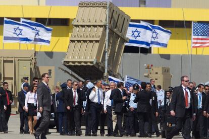 Altos mandos del ejército israelí mostraron al presidente estadounidense, Barack Obama, los nuevos sistemas antimisiles desarrollados por Israel con la financiación de EEUU, en una exhibición en el aeropuerto poco después de su llegada a Tel Aviv.
