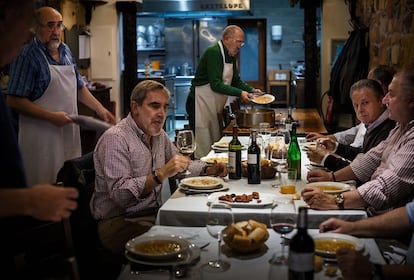 La sociedad gastronómica Gaztelupe, fundada en 1916 y clavada en el Casco Viejo de Donostia.