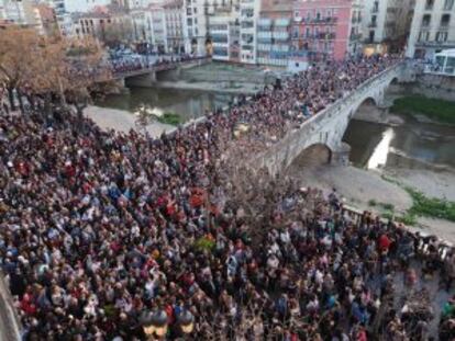 Força gent s'ha apropat al concert sorpresa de Sopa de Cabra.