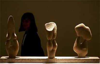 <i>Tres mujeres</i>, de Angel Ferrant, una de las cerca de un centenar de piezas que forman parte de la muestra.
