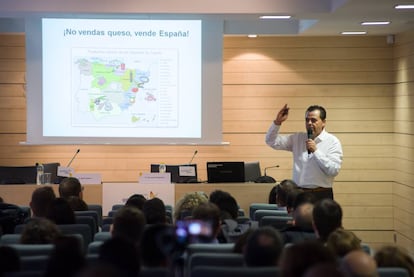 Fernando Fregeneda en uno de los seminarios de Gas Natural Fenosa.