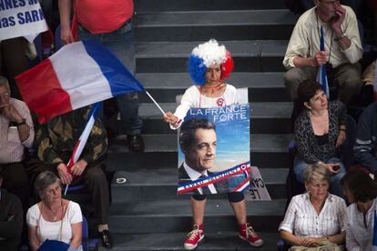 Una simpatizante de Sarkozy durante el mitin de Toulon.