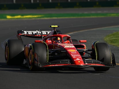 Carlos Sainz de Ferrari durante los entrenamiento libres en el circuito de Albert Park del GP de Australia 2024