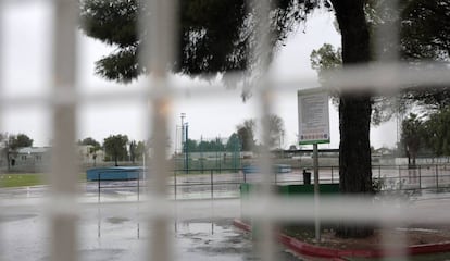 Entrada a la pista de atletismo de Alhama de Murcia.