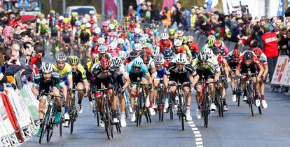 McCarthy gana al sprint la tercera etapa de la Vuelta al País Vasco.