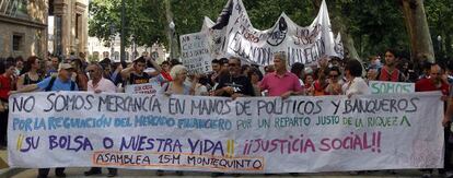 Una de las pancartas de la cabecera de la manifestaci&oacute;n de Sevilla.