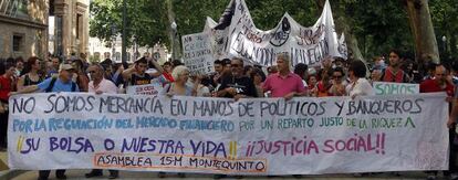 Una de las pancartas de la cabecera de la manifestación de Sevilla.