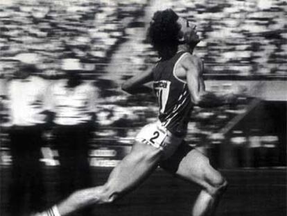 Marita Koch, en el momento de batir el récord mundial de 400 metros en Canberra, el 6 de octubre de 1985.