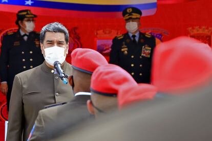 O presidente venezuelano, Nicolás Maduro, durante um ato militar.