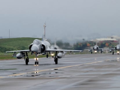 Taiwanese Mirage 2000 fighter jets taxi along a runway during a drill at an airbase in Hsinchu, Taiwan, Wednesday, Jan. 11, 2023.