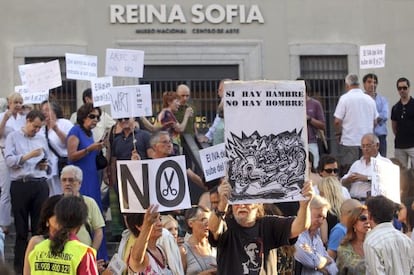 Concentración en julio de representantes del sector del arte (galeristas y artistas) contra la subida del IVA
