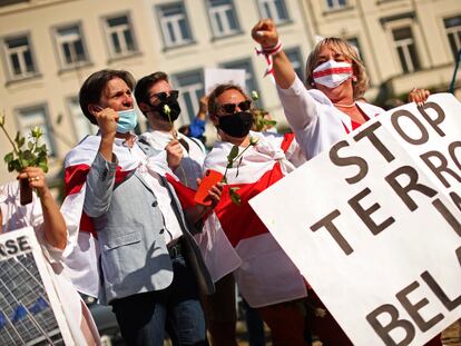 Protesta contra el régimen bielorruso, este lunes en Bruselas.