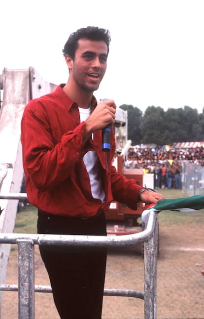 Enrique Iglesias durante un concieto en México en 1996.