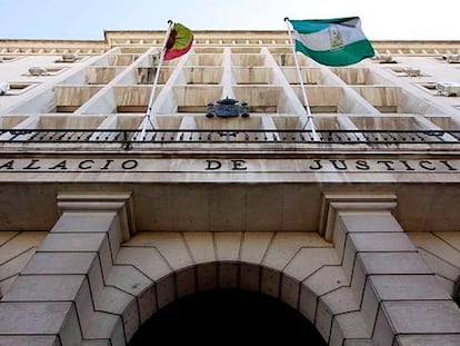 Fachada de la Audiencia de Sevilla.