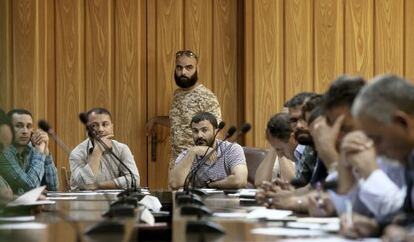 Guerrilleros de varias milicias libias, este lunes tras la reuni&oacute;n en Misrata para tratar un acuerdo de unidad nacional. 