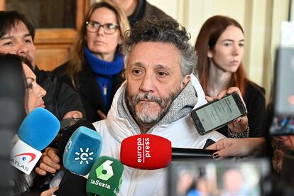 El cantante y compositor Fito Páez a su llegada a la Casa de América. 