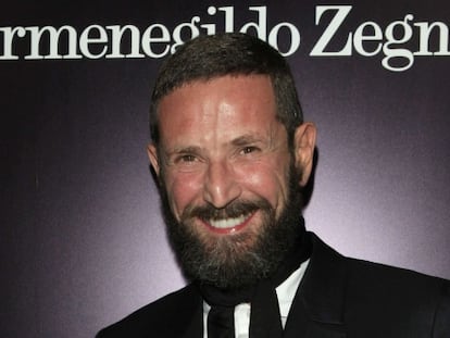 Stefano Pilati inaugurando una boutique de Ermenegildo Zegna en Beverly Hills, Los Ángeles.