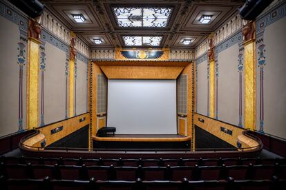 Sala de proyección del Cinema Louxor de París. 