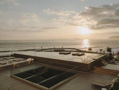 La piscina del hotel Chiqui, en Santander.
